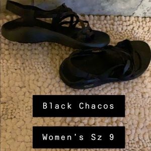 Women’s Sz9 Black Chacos